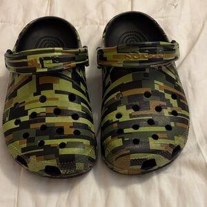 CROCS Kids Green Camouflage Water Shoes
